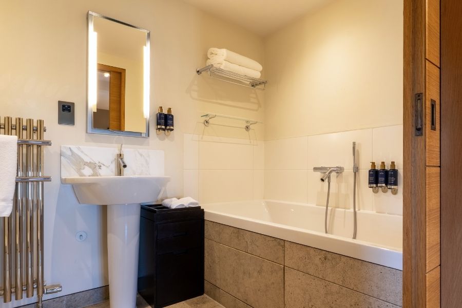 Roch Castle Ap Gruffydd Bathroom