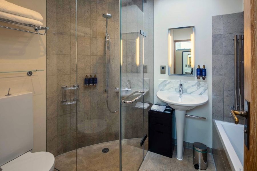 Roch Castle De Rupe Bathroom Alt View